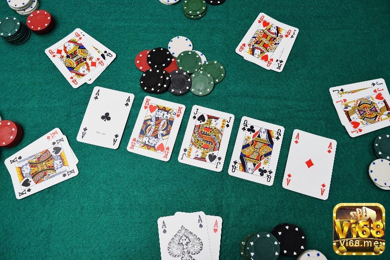 Kinh nghiệm chơi Poker online là chọn thời điểm thích hợp để tấn công và có chiến lược để phòng thủ